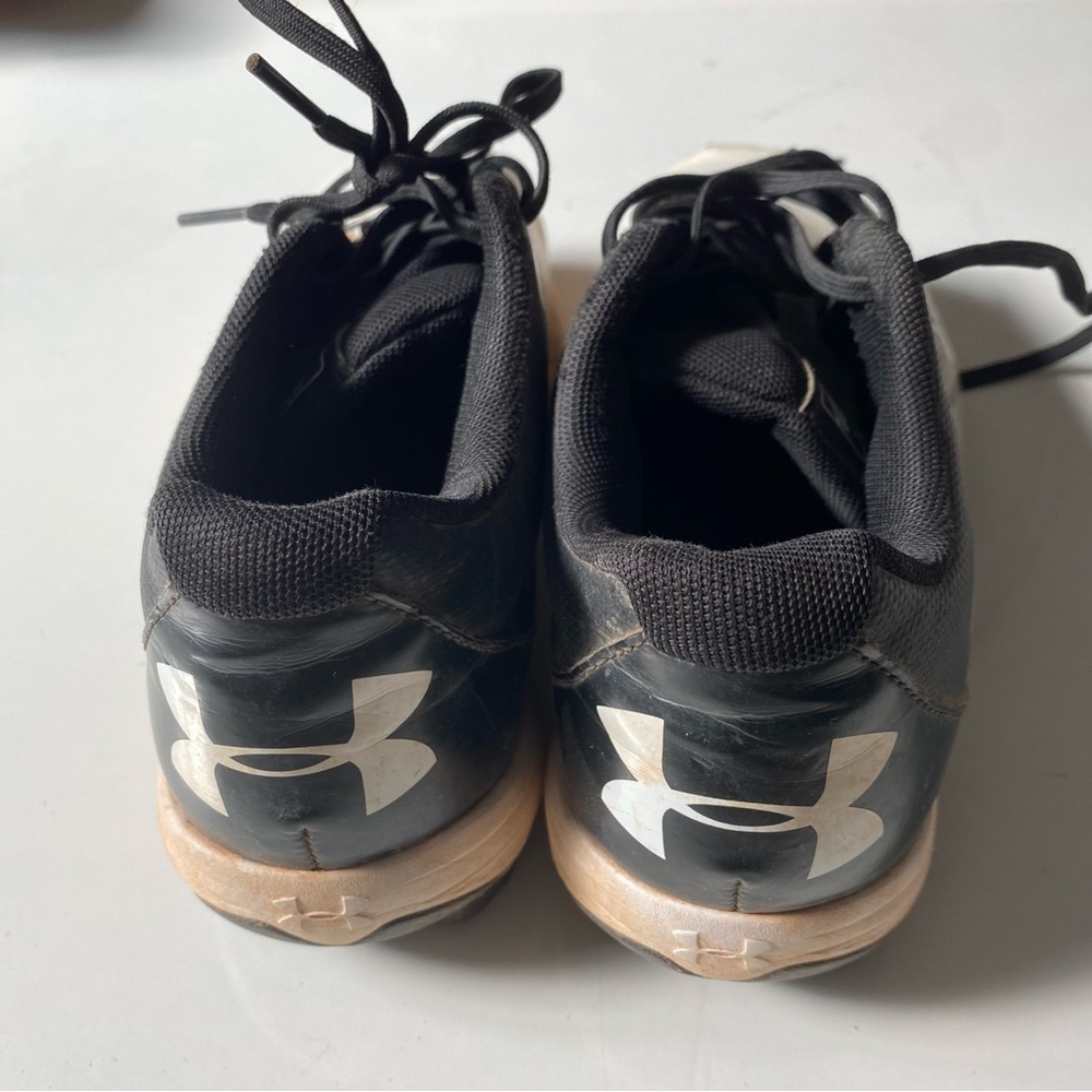Girls Youth size 4 Under Armour cleats
